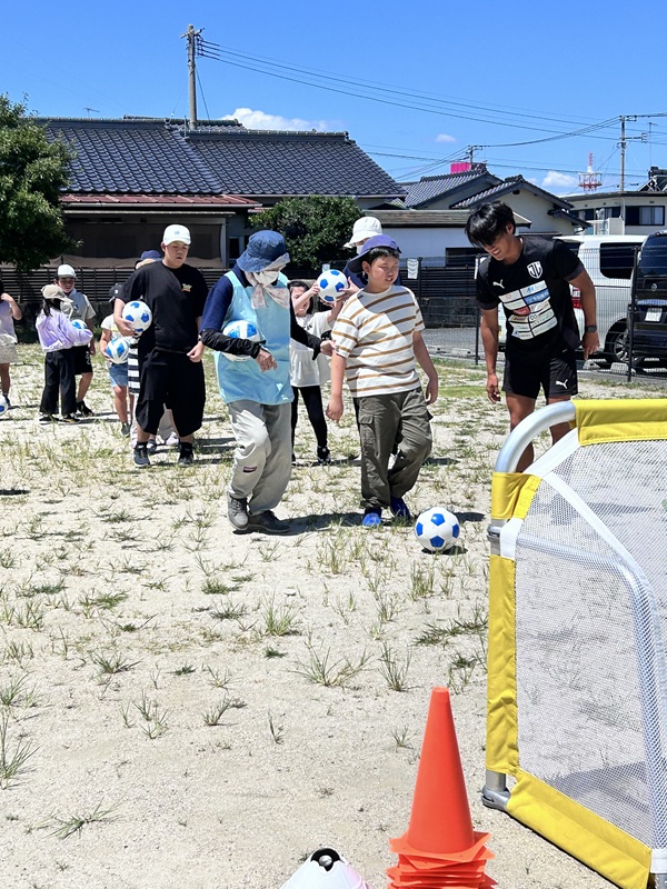 ジェイリースFCサッカー教室の様子